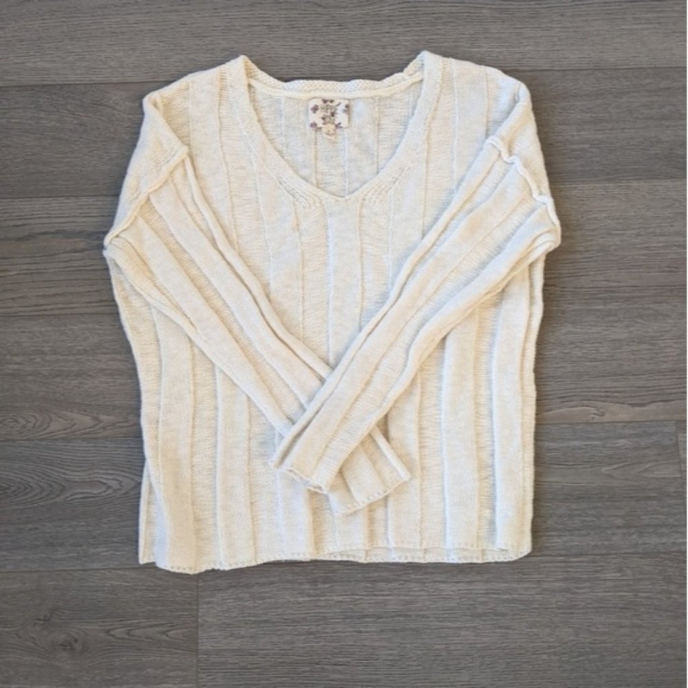 HIPPIE ROSE / IVORY RIBBED RUFFLE CHUNKY KNIT SWEATER / MEDIUM